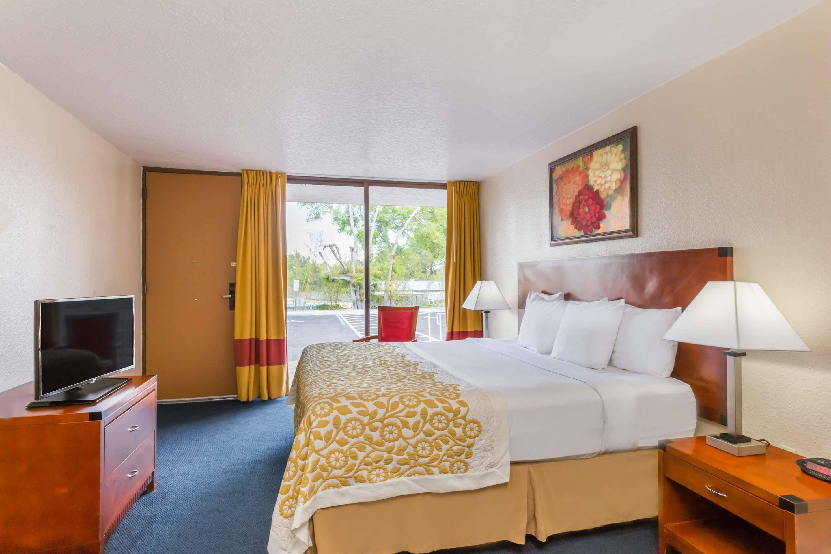 Days Inn & Suites By Wyndham Clermont Zewnętrze zdjęcie
