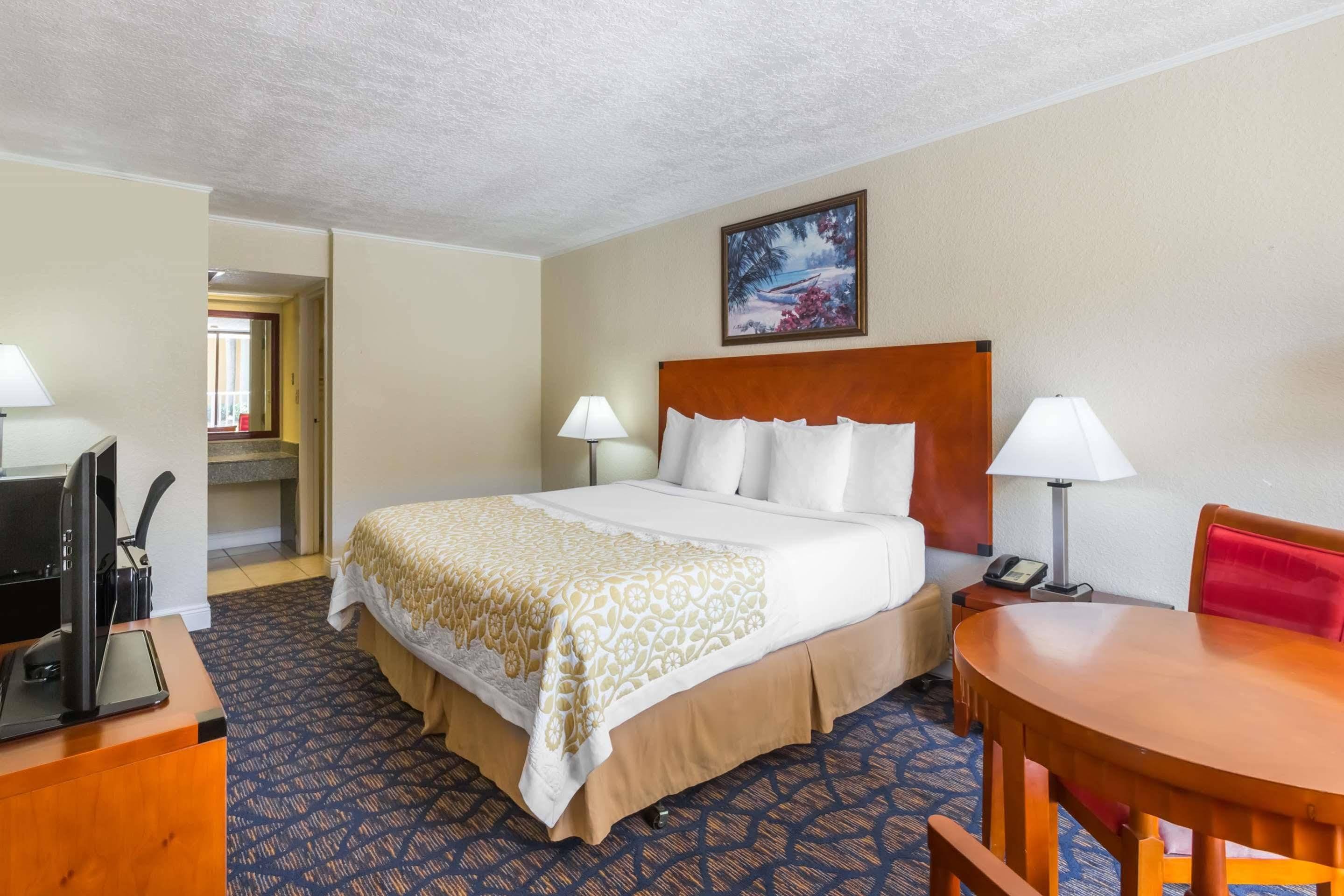 Days Inn & Suites By Wyndham Clermont Zewnętrze zdjęcie
