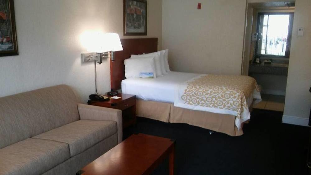Days Inn & Suites By Wyndham Clermont Zewnętrze zdjęcie