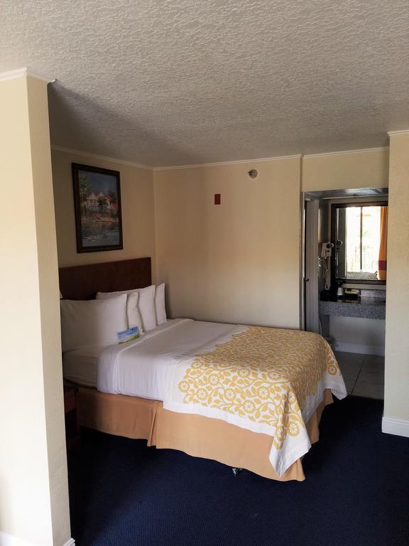 Days Inn & Suites By Wyndham Clermont Zewnętrze zdjęcie
