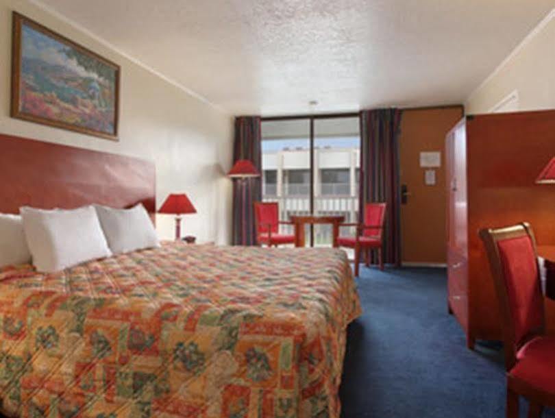 Days Inn & Suites By Wyndham Clermont Zewnętrze zdjęcie