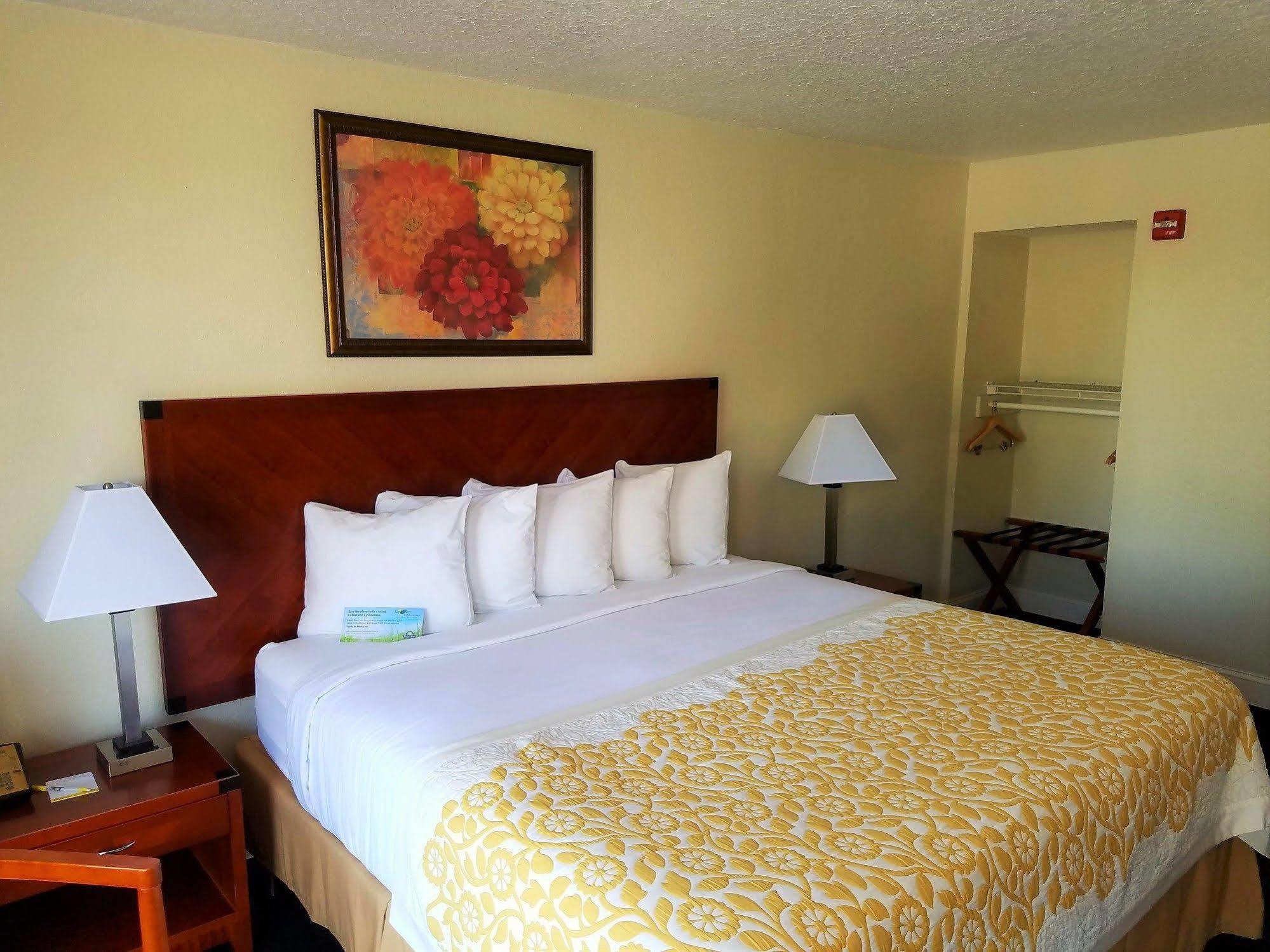 Days Inn & Suites By Wyndham Clermont Zewnętrze zdjęcie