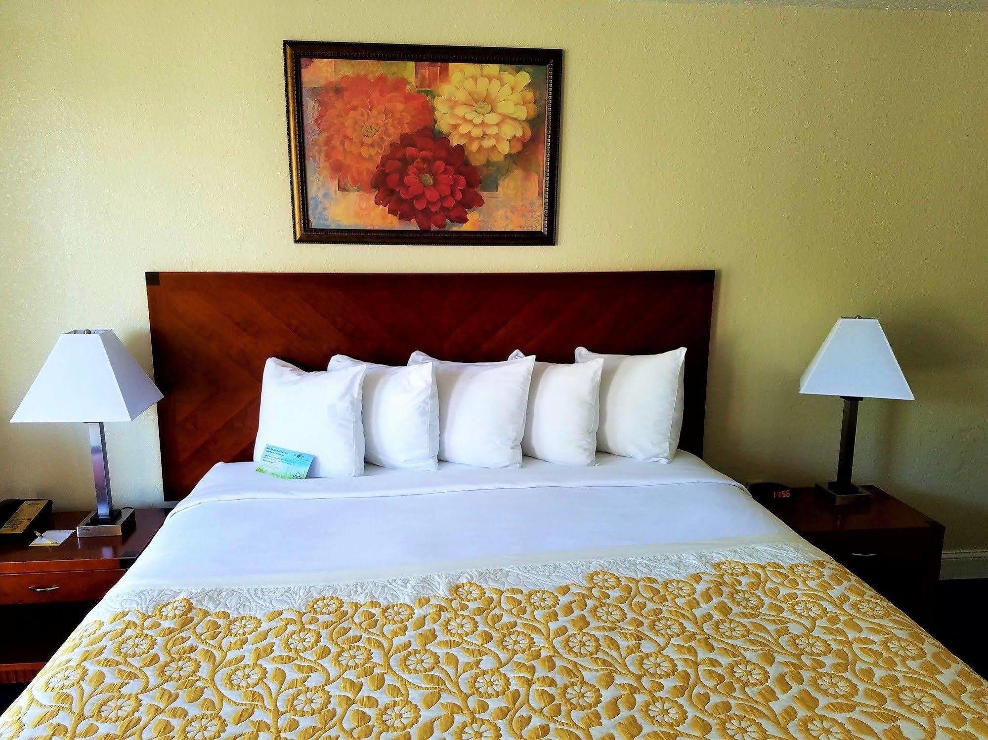 Days Inn & Suites By Wyndham Clermont Zewnętrze zdjęcie