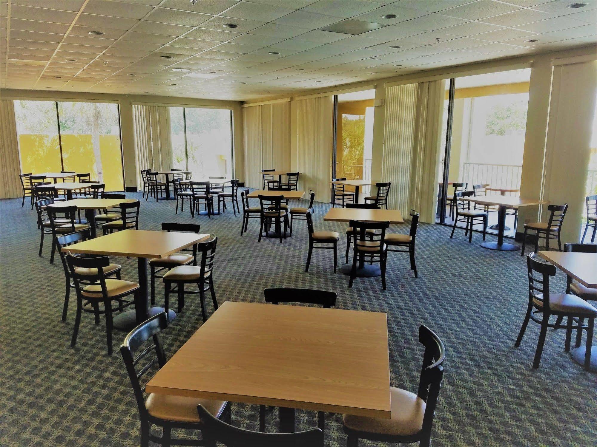 Days Inn & Suites By Wyndham Clermont Zewnętrze zdjęcie