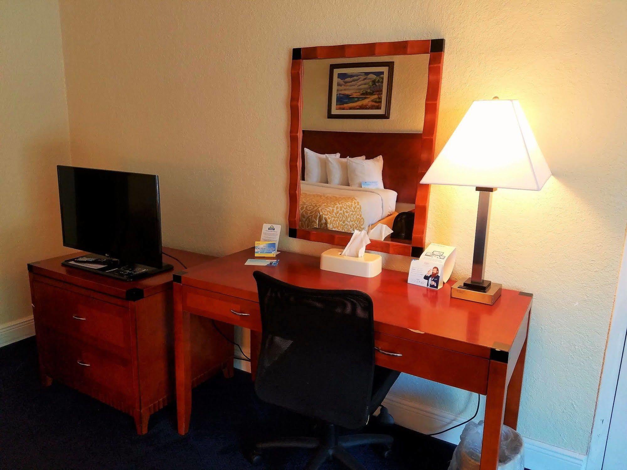 Days Inn & Suites By Wyndham Clermont Zewnętrze zdjęcie
