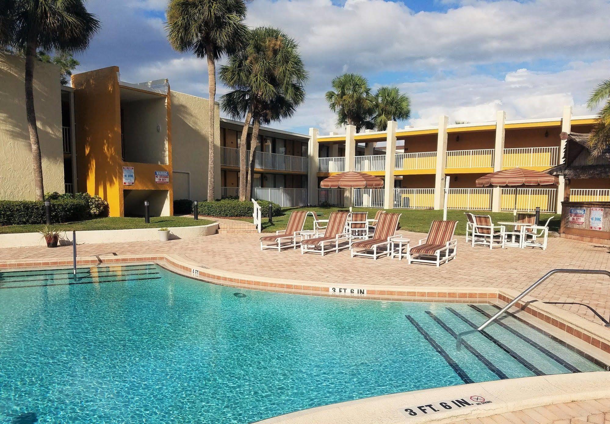 Days Inn & Suites By Wyndham Clermont Zewnętrze zdjęcie